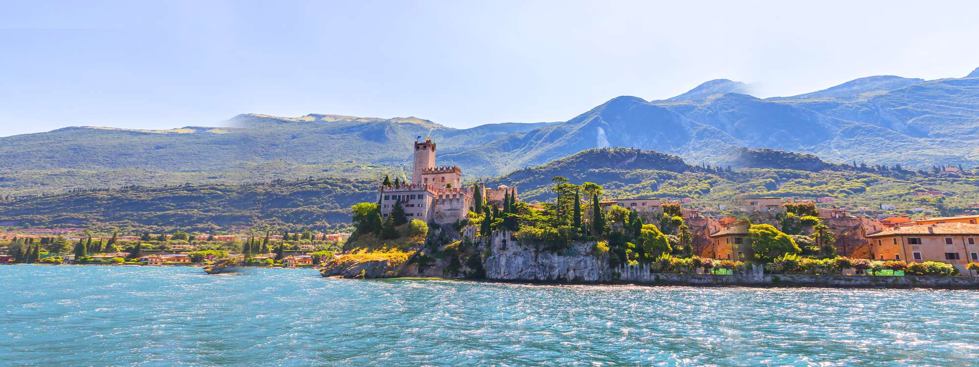 Die Scaligerburg in Malcesine ist eine Höhenburg in der gleichnamigen italienischen Gemeinde am Ostufer des Gardasees in der Provinz Verona in der Region Gardasee