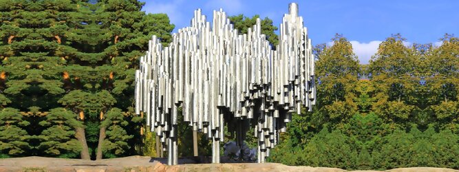 Trip Gardasee Reisetipps - Sibelius Monument in Helsinki, Finnland. Wie stilisierte Orgelpfeifen, verblüfft die abstrakt kühne Optik dieser Skulptur und symbolisiert das kreative künstlerische Musikschaffen des weltberühmten finnischen Komponisten Jean Sibelius. Das imposante Denkmal liegt in einem wunderschönen Park. Der als „Johann Julius Christian Sibelius“ geborene Jean Sibelius ist für die Finnen eine äußerst wichtige Person und gilt als Ikone der finnischen Musik. Die bekanntesten Werke des freischaffenden Komponisten sind Symphonie 1-7, Kullervo und Violinkonzert. Unzählige Besucher aus nah und fern kommen in den Park, um eines der meistfotografierten Denkmäler Finnlands zu sehen.