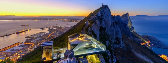Trip Gardasee Reisetipps - Ein ehemaliger militärischer Aussichtspunkt, der in eine hochmoderne Glasplattform und einen Gehweg umgewandelt wurde, der einen unvergleichlichen Blick über das Mittelmeer bietet. Ein ununterbrochener 360º-Panorama-Aussichtspunkt, der so spektakulär ist wie nirgendwo sonst auf der Welt. Betreten Sie die 360-Grad-Umgebung und bekommen Sie ein Gefühl für die Freiheit und die Heiterkeit, die Sie beim Skywalk erleben werden. Die Militärgeschichte Gibraltars während des Zweiten Weltkriegs veranschaulicht Gibraltars Position als britische Festung seit dem frühen 18. Während des Zweiten Weltkriegs spielte Gibraltar eine wichtige Rolle sowohl im Atlantic Theatre als auch im Mediterranean Theatre und kontrollierte praktisch den gesamten Seeverkehr in und aus dem Mittelmeer vom Atlantischen Ozean.